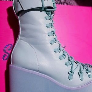 TRAITOR PLATFORM BOOTS